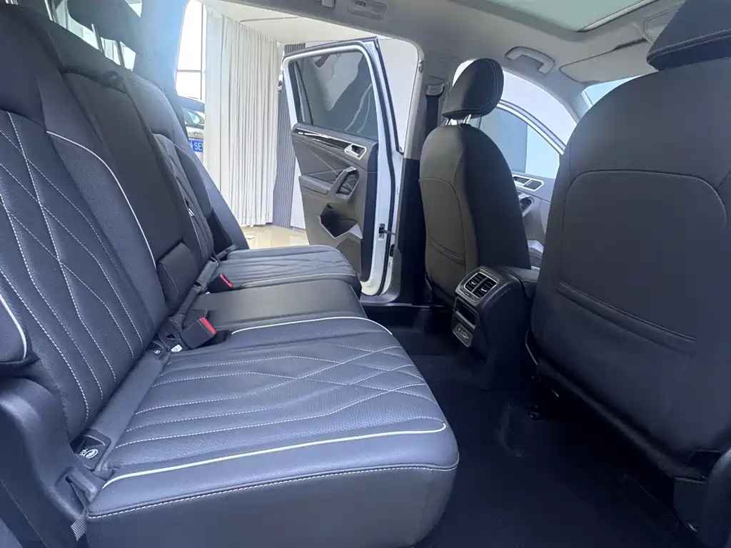 Volkswagen Tiguan L 2023 — фото 23