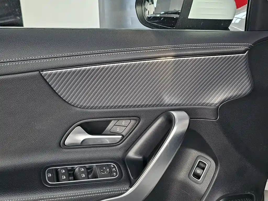 Mercedes-Benz A-Class 2024 — фото 8