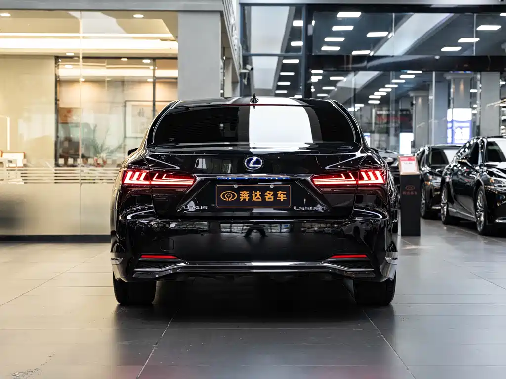 Lexus LS 2022
