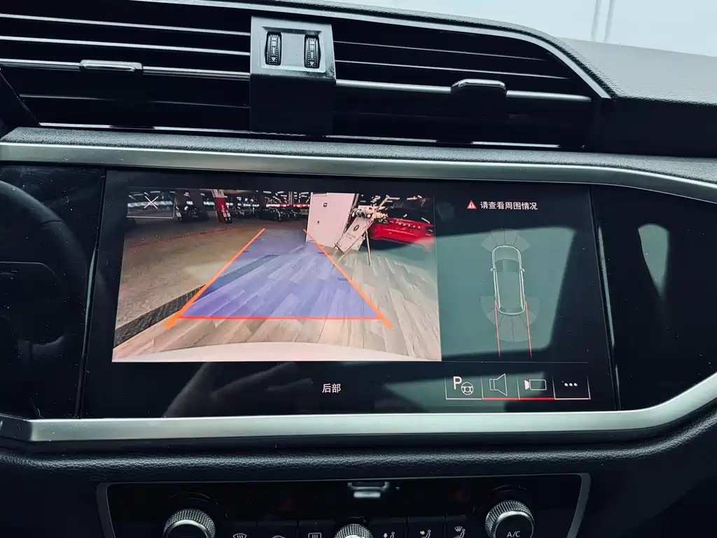 Audi Q3 2022 — фото 14