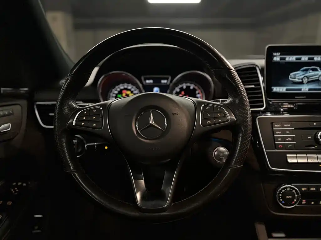 Mercedes-Benz GLE 2017 — фото 29
