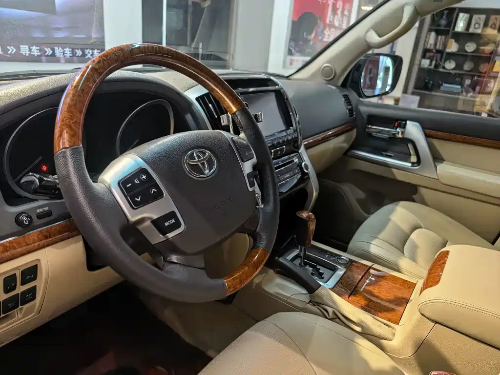 Toyota Land Cruiser 2014 — фото 16