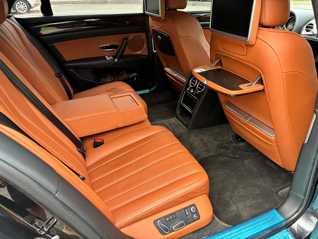 Bentley Flying Spur 2013 — фото 12