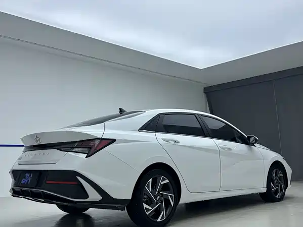 Hyundai Elantra 2023