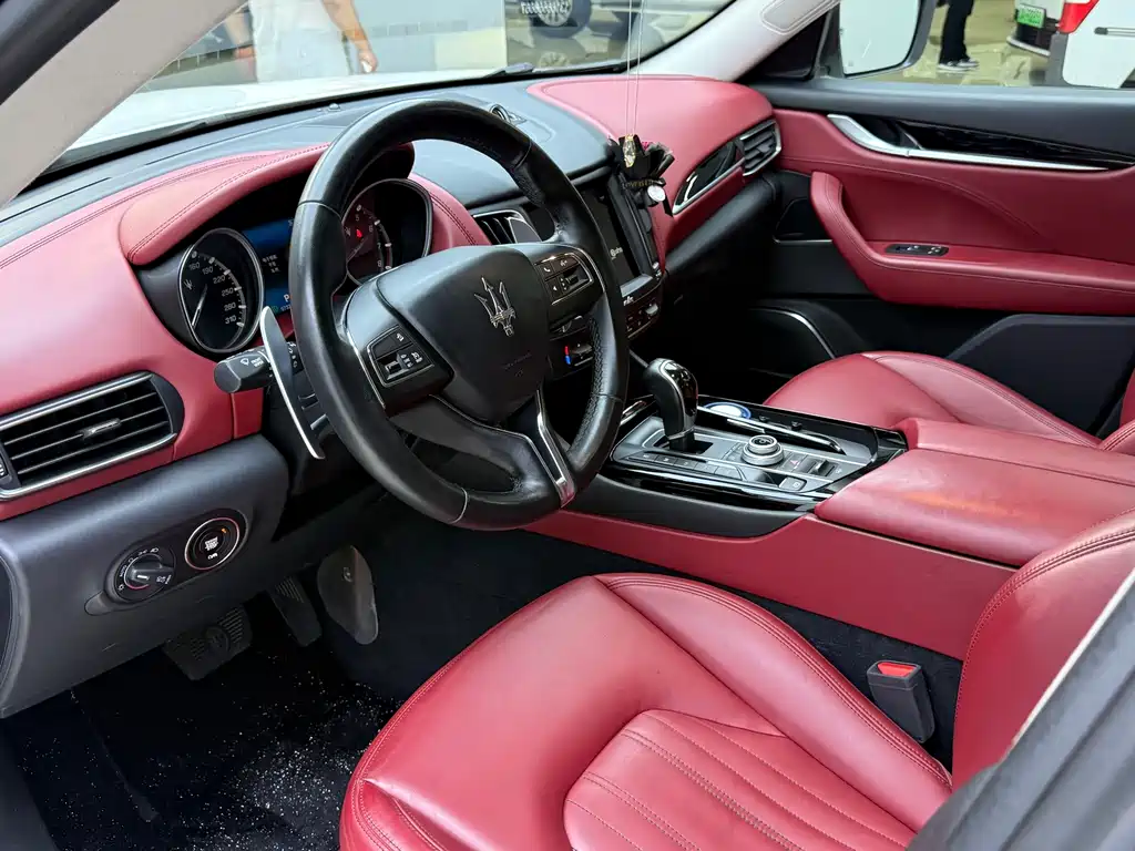 Maserati Levante 2017 — фото 12