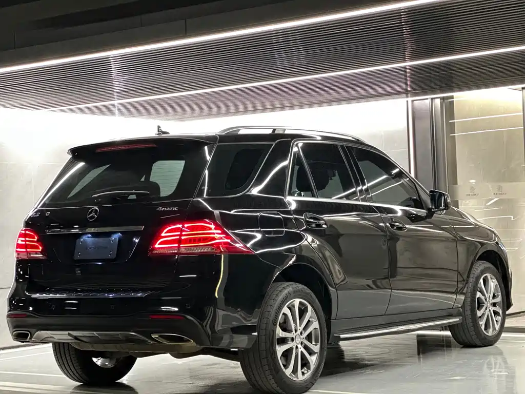 Mercedes-Benz GLE 2017 — фото 33