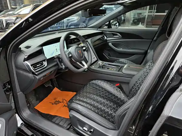 Hongqi H5 2025