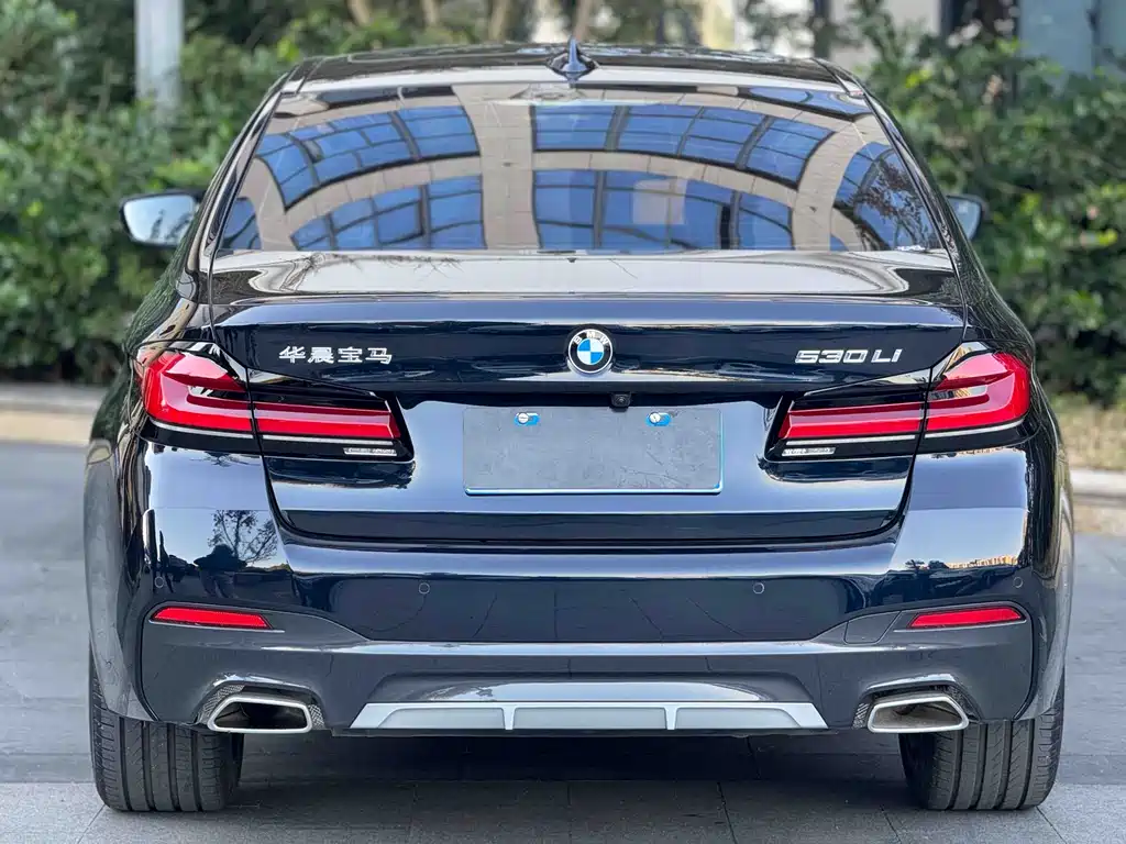 BMW 5 Series 2022 — фото 9