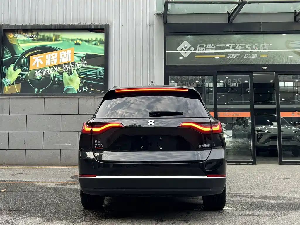 NIO ES8 2021
