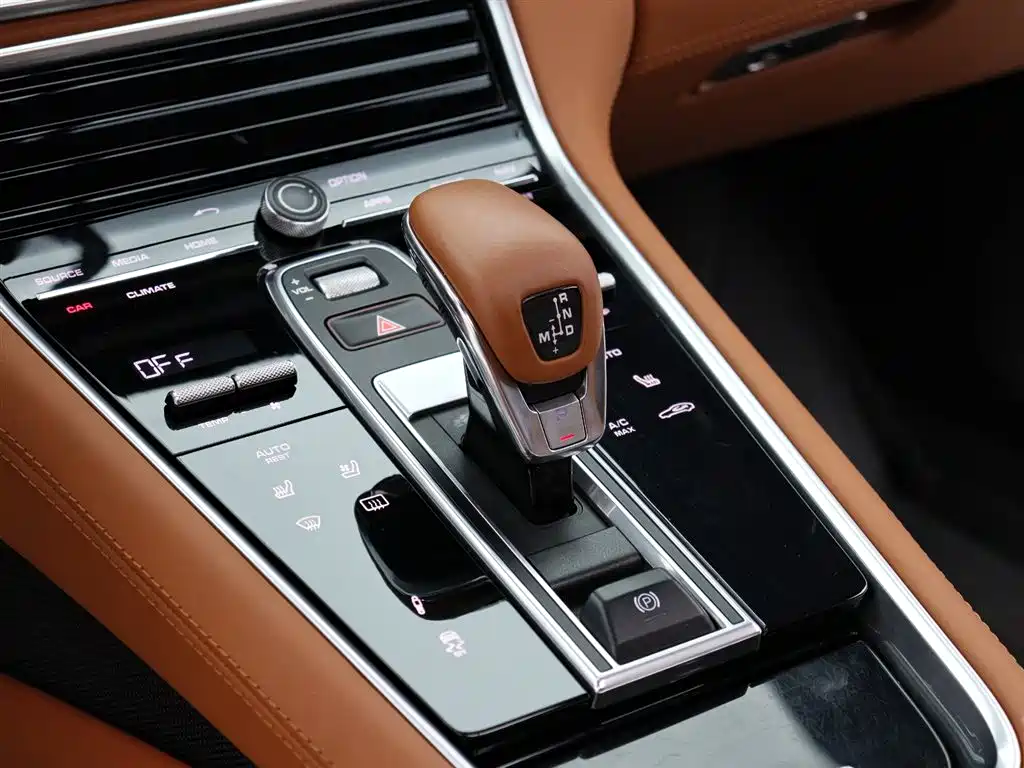 Porsche Panamera 2018 — фото 13