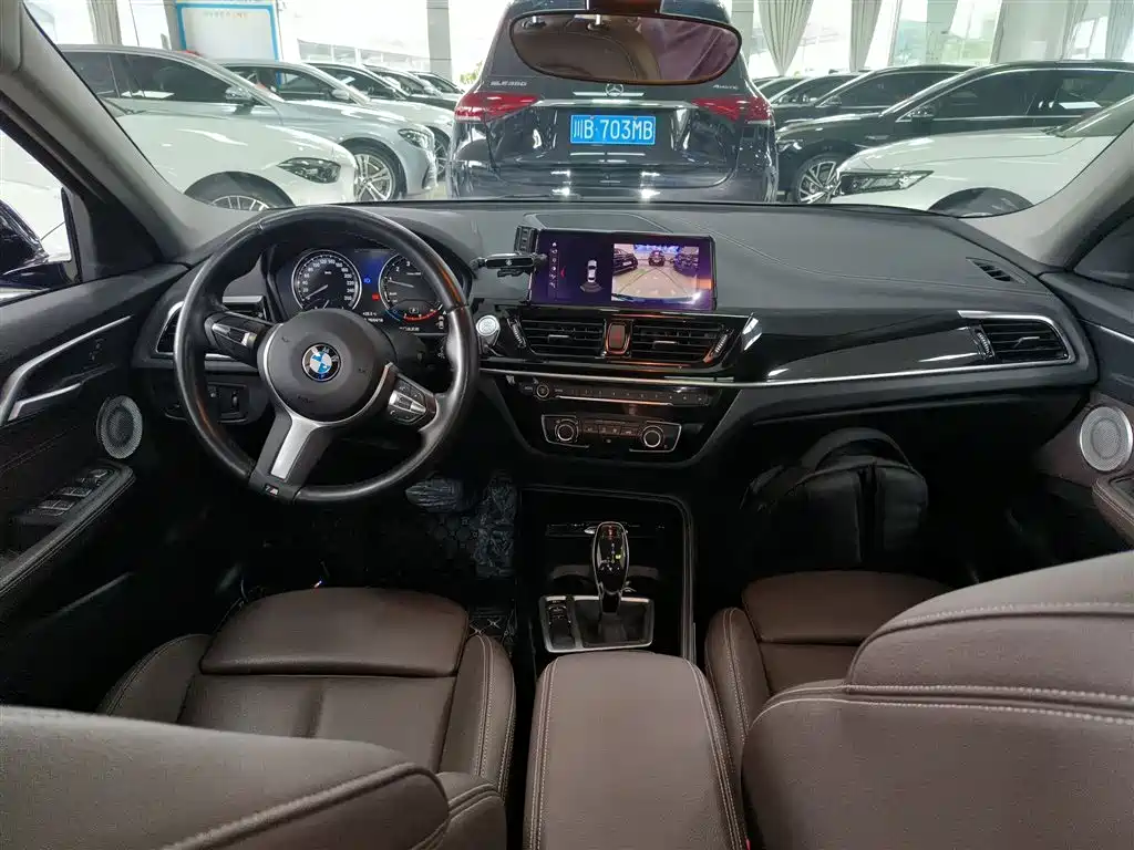 BMW 1 Series 2021 — фото 10