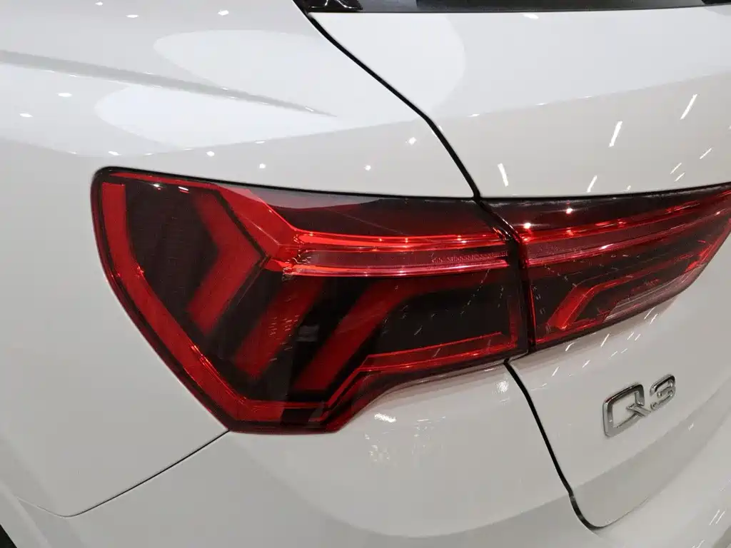 Audi Q3 2021 — фото 17