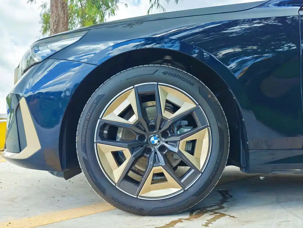BMW 5 Series 2025