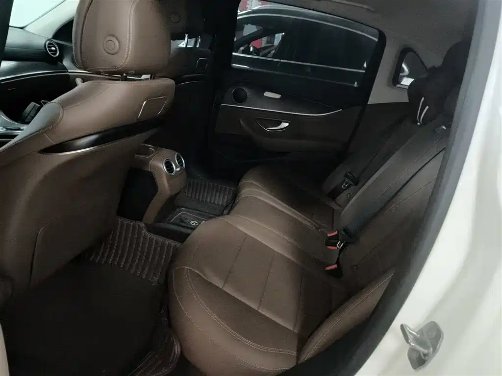 Mercedes-Benz E-Class 2019 — фото 17