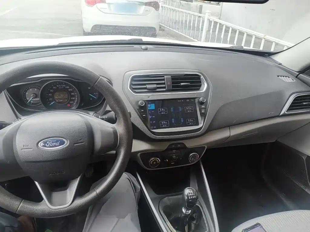 Ford Escort 2019 — фото 10