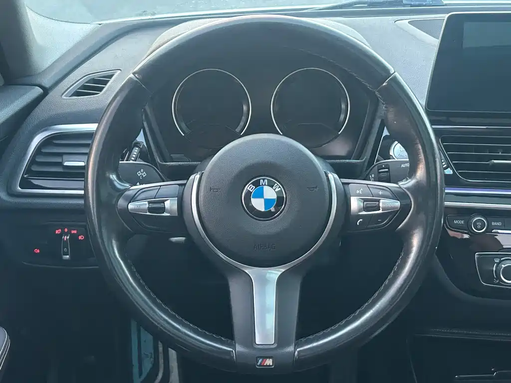 BMW 1 Series 2023 — фото 11