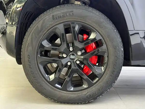 Land Rover Defender 2023