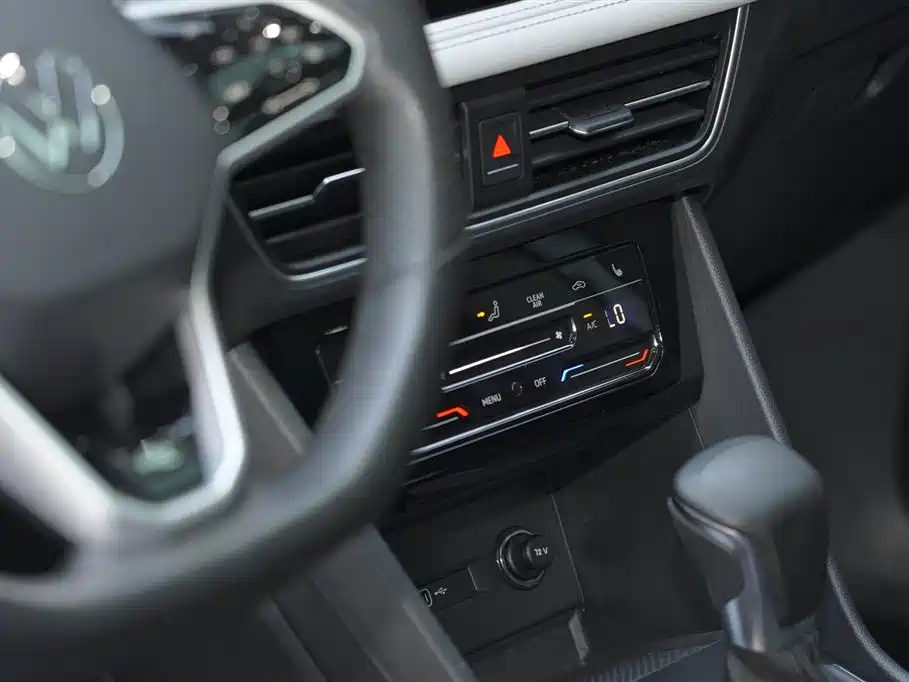 Volkswagen Tiguan L 2023 — фото 15