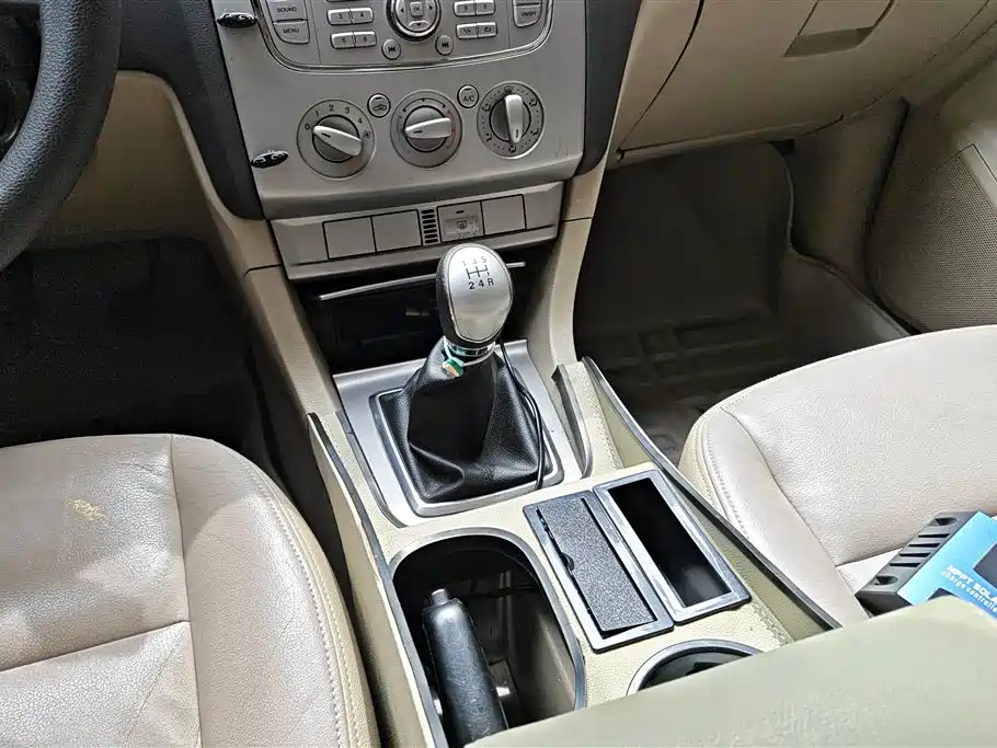 Ford Focus 2012 — фото 16