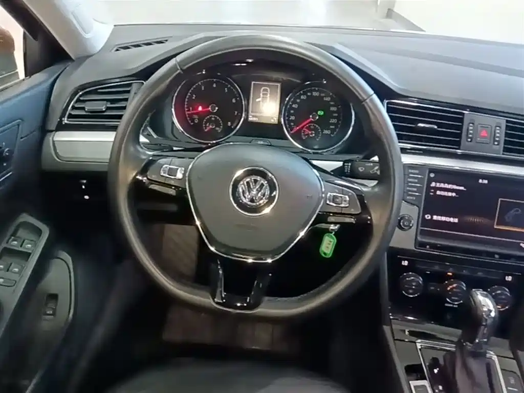 Volkswagen Lamando 2017 — фото 11
