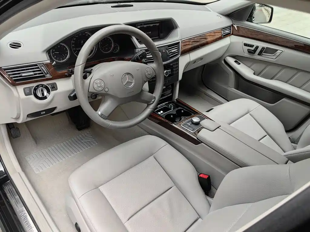 Mercedes-Benz E-Class 2012 — фото 20