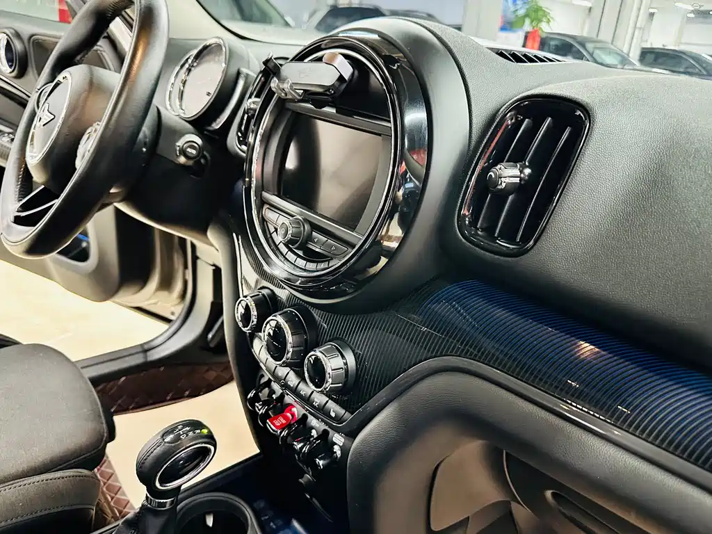 MINI Countryman 2018 — фото 18