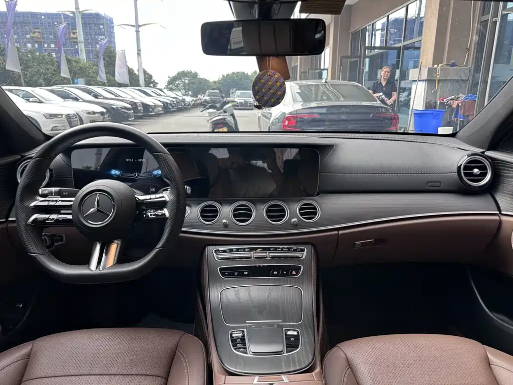 Mercedes-Benz E-Class 2022 — фото 13