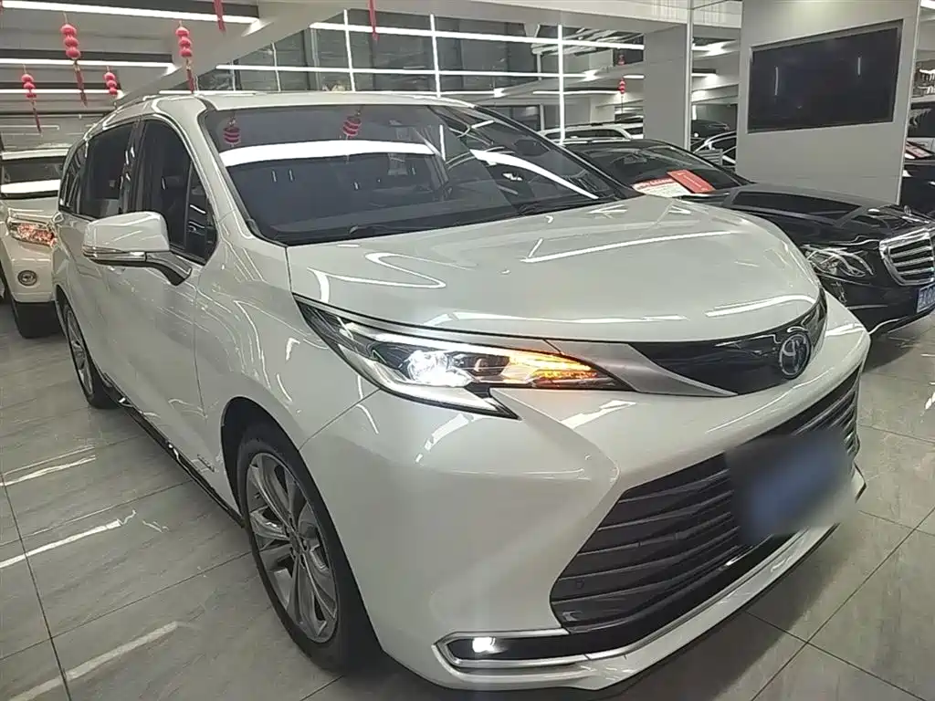 Toyota Sienna 2023 — фото 4