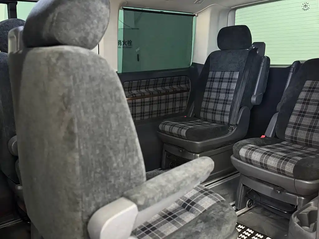 Volkswagen Multivan 2015 — фото 9