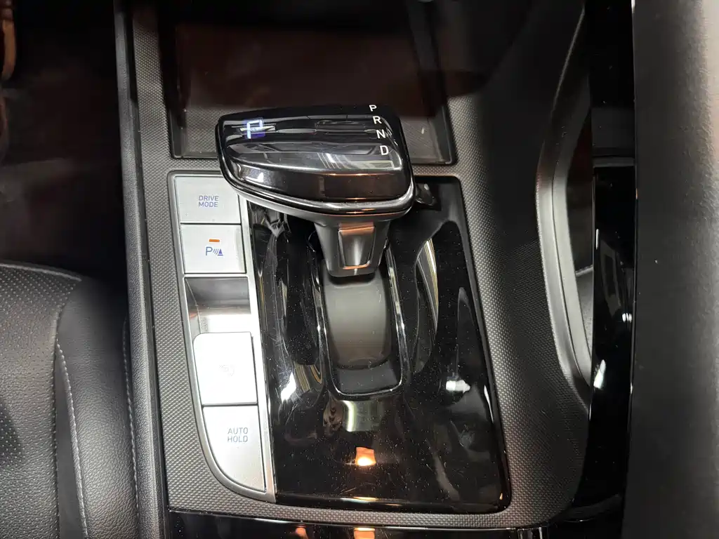 Hyundai Elantra 2023 — фото 21