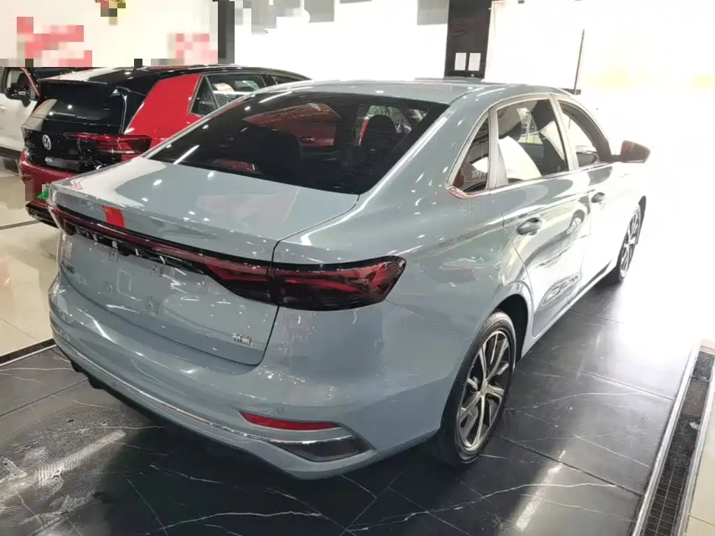 Geely Emgrand 2023