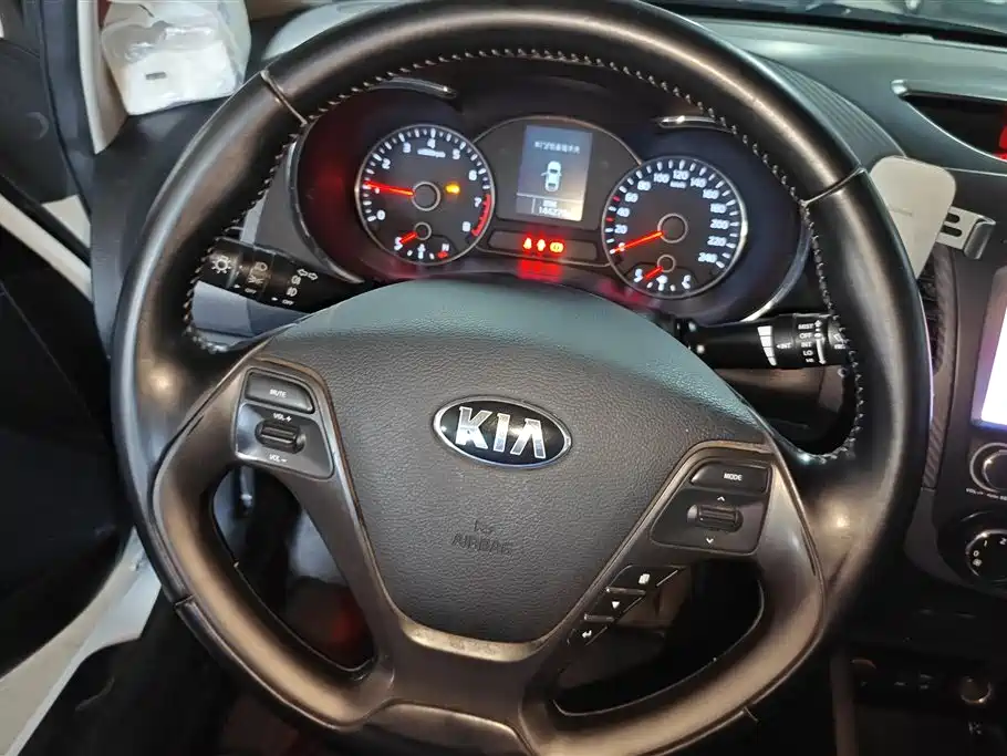 Kia K3 2015 — фото 15