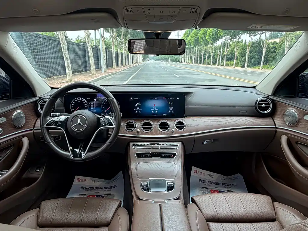 Mercedes-Benz E-Class 2023 — фото 9