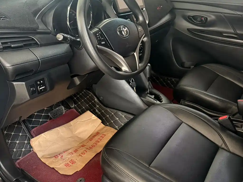 Toyota Yaris L 2022 — фото 7