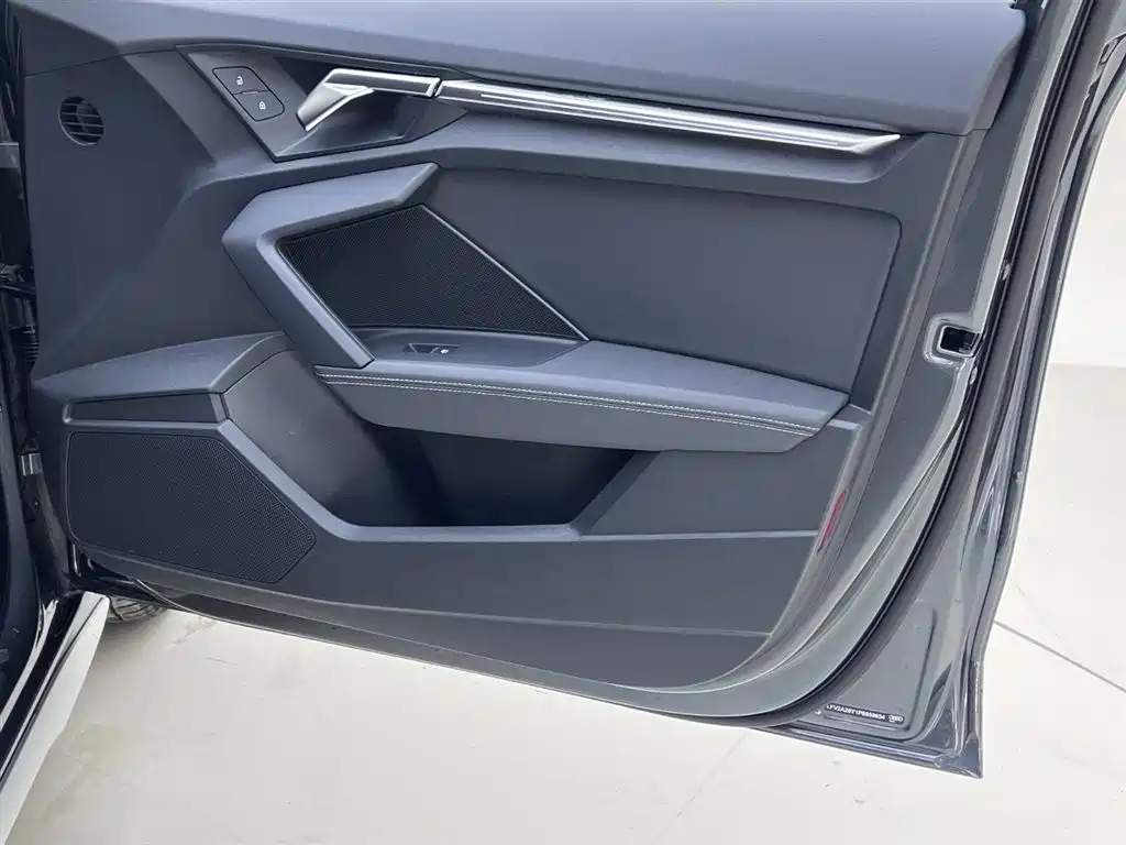 Audi A3 2023 — фото 16