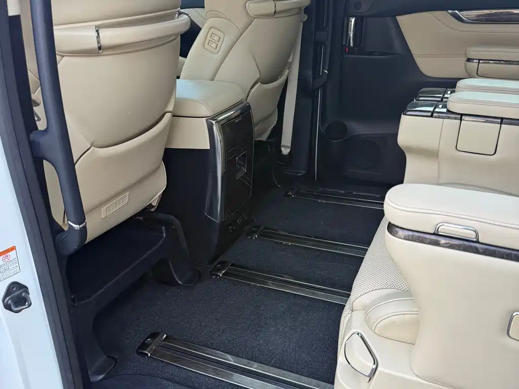 Toyota Alphard 2018 — фото 4
