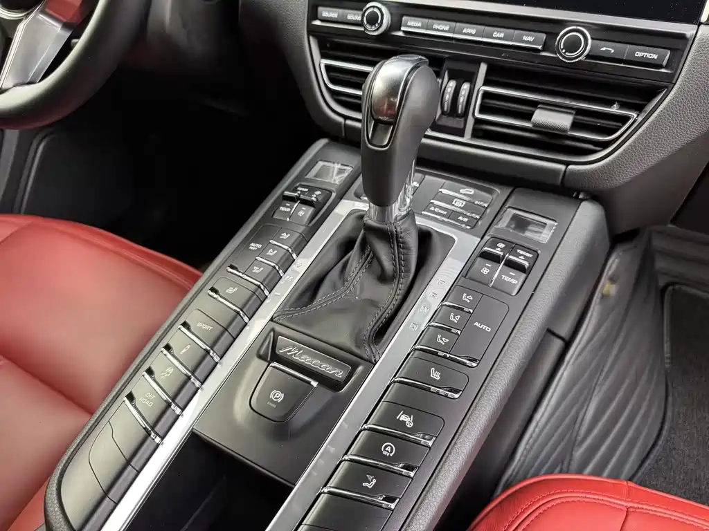 Porsche Macan 2019 — фото 10