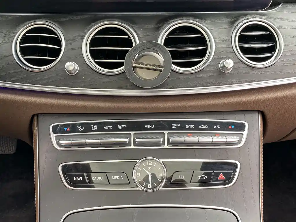 Mercedes-Benz E-Class 2020 — фото 13