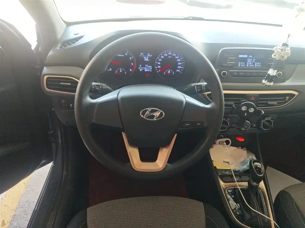 Hyundai Elantra 2019 — фото 11