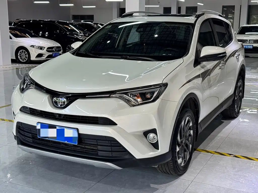 Toyota RAV4 2019 — фото 1