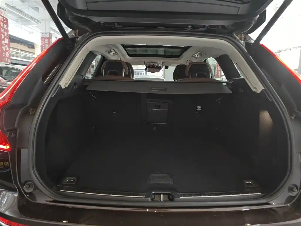 Volvo XC60 2018 — фото 15
