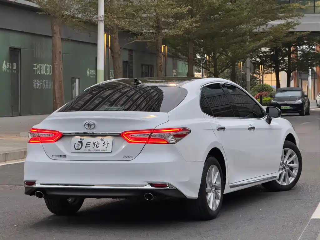 Toyota Camry 2023 — фото 20