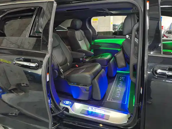 Toyota Granvia 2023