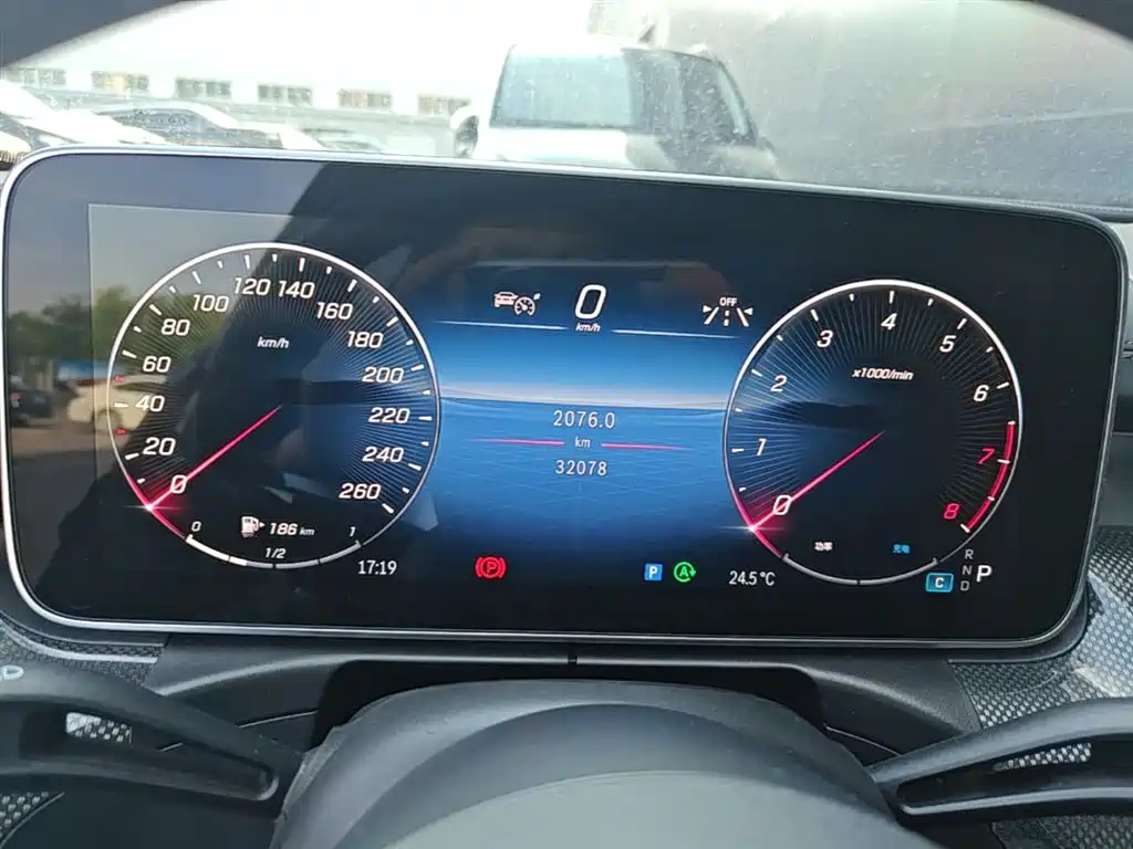 Mercedes-Benz C-Class 2023 — фото 12