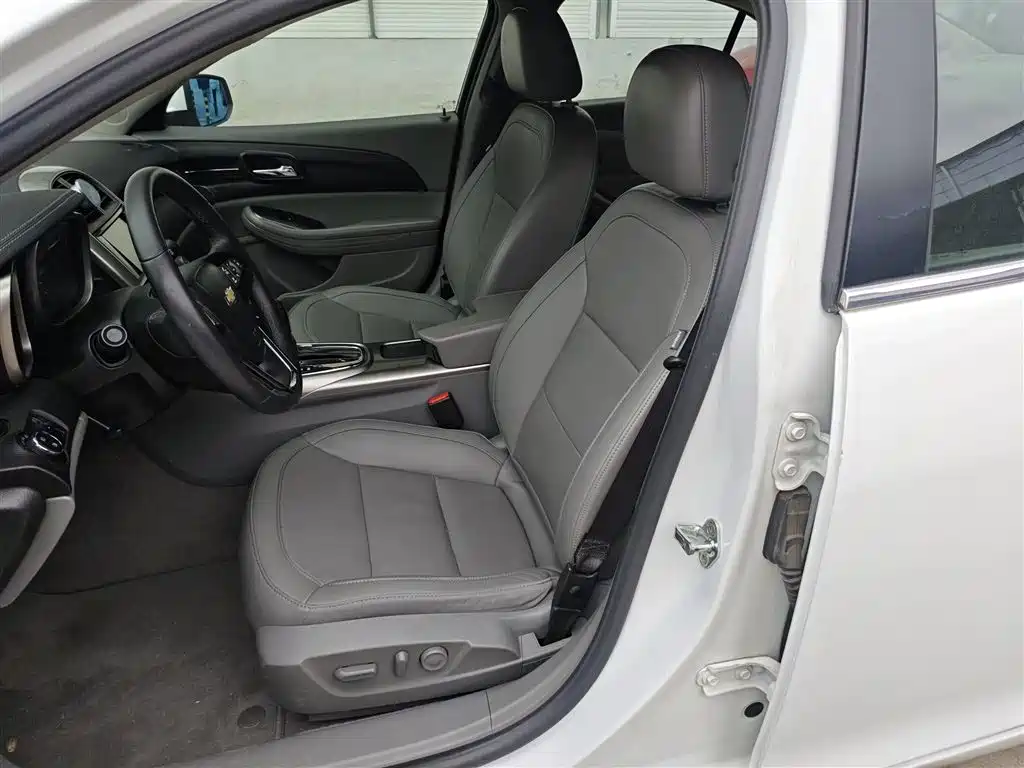 Chevrolet Malibu 2015 — фото 11