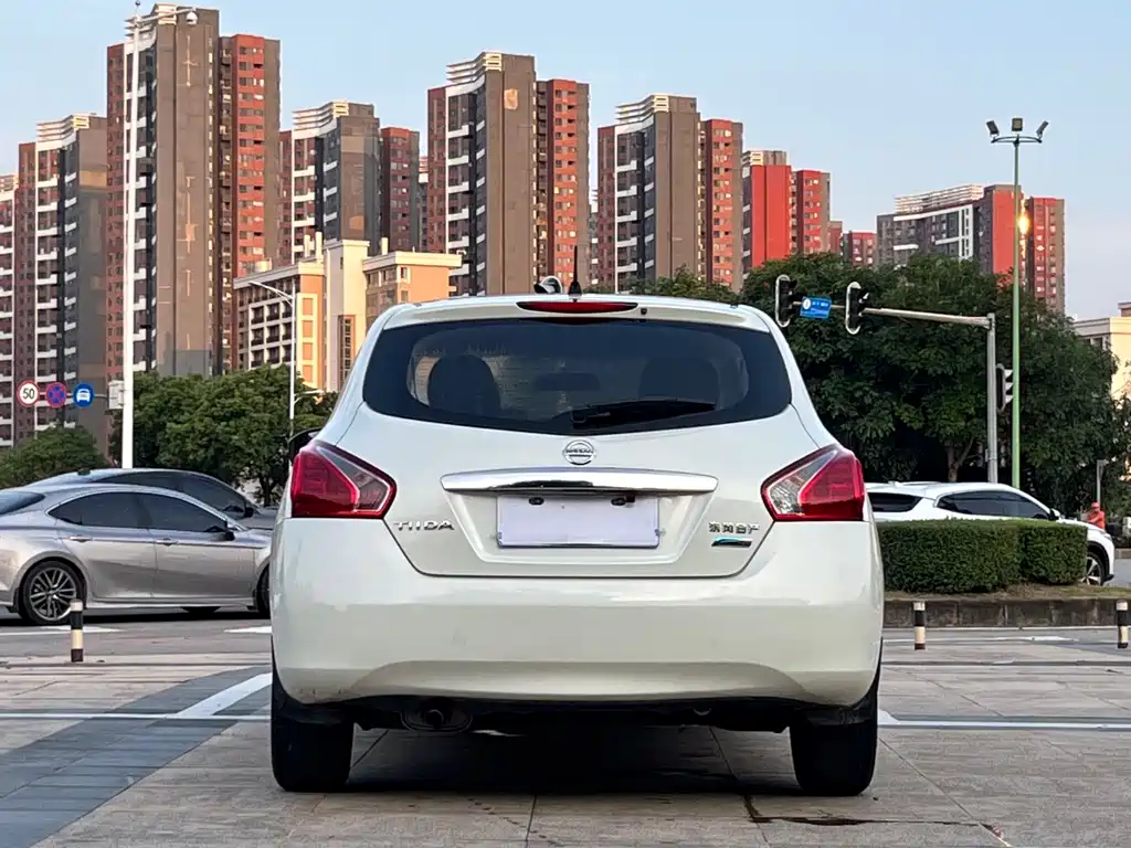 Nissan Tiida 2015 — фото 8