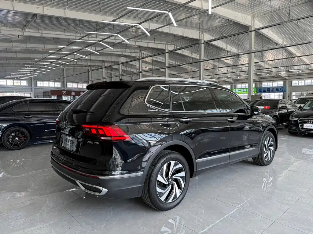 Volkswagen Tiguan L 2023 — фото 9