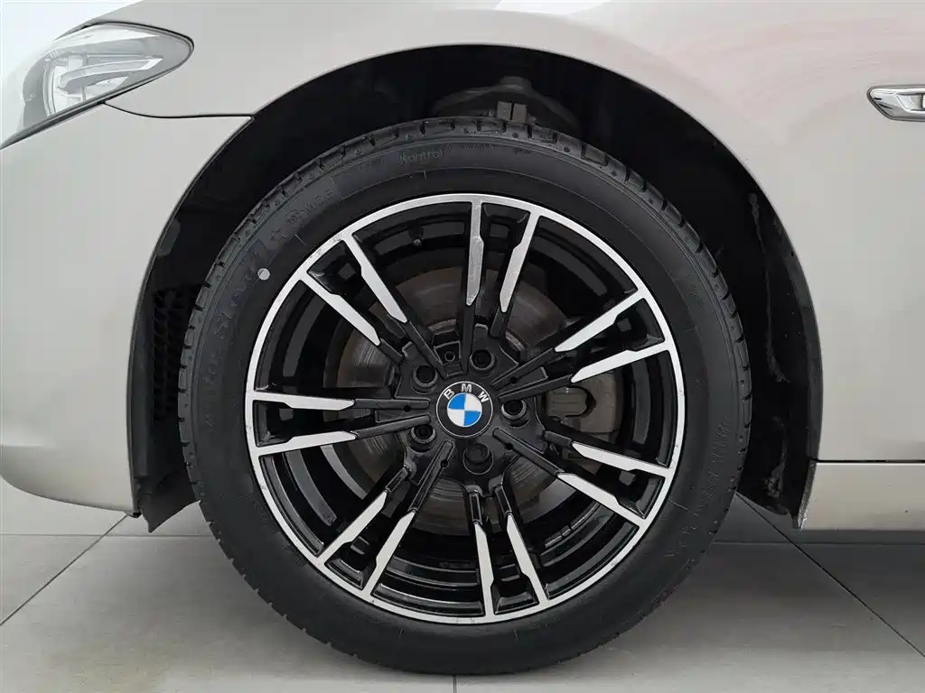 BMW 5 Series 2014 — фото 17