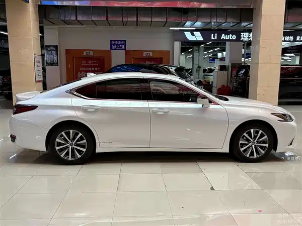 Lexus ES 2018