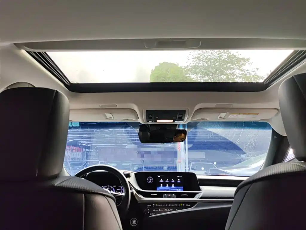Lexus ES 2018 — фото 14